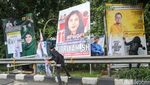 Aksi Mahasiswa Copot Alat Peraga Kampanye saat Longmarch ke Istana