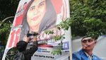 Aksi Mahasiswa Copot Alat Peraga Kampanye saat Longmarch ke Istana