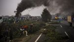 Aksi Protes Petani Spanyol, Blokir Jalan dengan Traktor hingga Bakar Ban