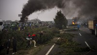 Dalam sejumlah hari terakhir, suhu protes diketahui semakin meningkat. Di Perancis dan Belgia, sejumlah petani yang melakukan blokade dikabarkan bentrok dengan polisi.