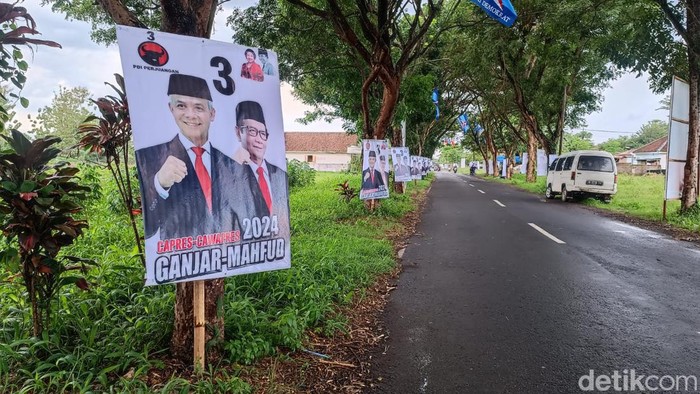 APK Paslon 03 di salah satu ruas jalan Protokol di Banyuwangi.