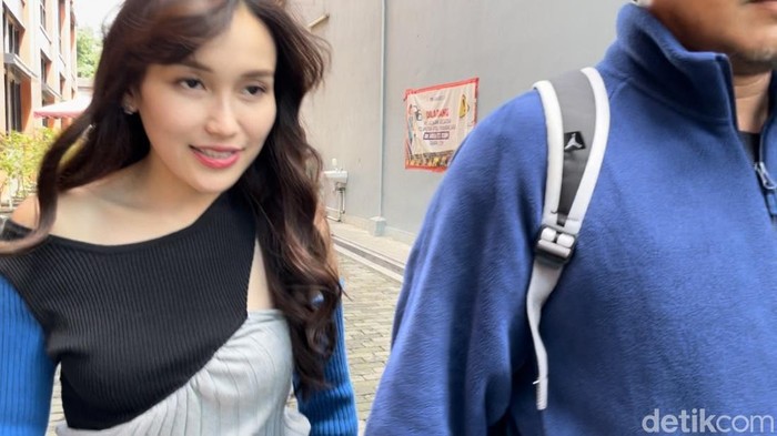 ayu ting ting Ayu Ting Ting saat ditemui di kawasan Trans TV