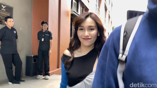 Ayu Ting Ting saat ditemui di kawasan Trans TV