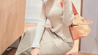 Ayu Ting Ting diisukan bertungan dengan sosok TNI. Menjawab isu yang beredar, keluarga besarnya membenarkan informasi pertunangannya tersebut. Foto: Instagram/ayutingting92