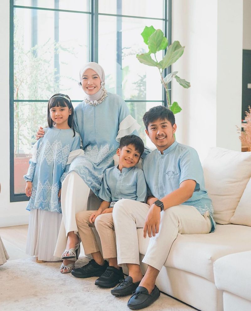 Baju couple keluarga untuk Lebaran 2024