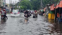 10 desa dan kelurahan di Kecamatan Waru, Sidoarjo tergenang. Salah satunya di Jalan Pepelegi, Waru, Sidoarjo.