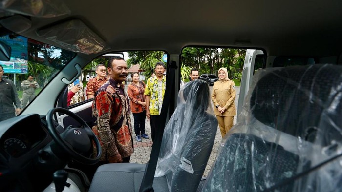 Banyuwangi berikan bantuan ambulans untuk Perwakilan Umat Buddha Indonesia.