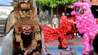 Kolaborasi kesenian Bali dan Tiongkok tersebut dipentaskan untuk mengenalkan keberagaman seni dan budaya kepada siswa.  