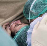 Tepat pada Senin (5/2/24) Bella Bonita melahirkan putri pertamanya bersama Denny Caknan. Persalinannya itu melalui operasi caesar karena Bella yang sudah mengalami pecah ketuban. Foto: Instagram/@denny_caknan