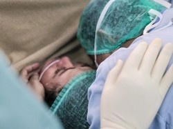 7 Momen Haru Bella Bonita Istri Denny Caknan Lahiran, Bayinya Dirawat di NICU