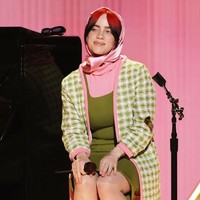 Tak hanya kemampuan vokalnya yang mampu menyihir audiens. Gaya busana penyanyi 22 tahun ini juga mencuri perhatian. Foto: FilmMagic/Timothy Norris