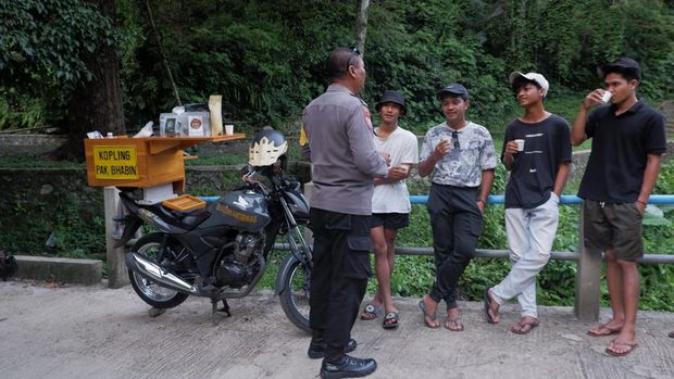 Bhabinkamtibmas Desa Dangiang, Polsek Kayangan, Polres Lombok Utara, Bripka Robertus Sih Nugroho Adi Prasetyo