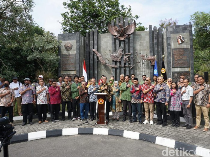 Civitas akademika UPN Veteran Jogja menyampaikan pernyataan sikap jelang Pemilu 2024, Rabu (7/2/2024).