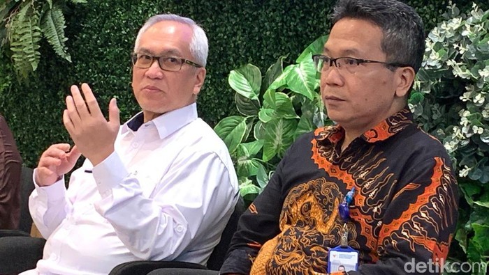 Deputi Bidang Koordinasi Pengembangan Wilayah dan Tata Ruang Kemenko Perekonomian, Wahyu Utomo (kemeja putih).