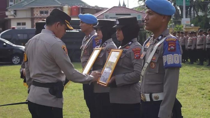 Dua personel polisi di Polresta Padang dipecat