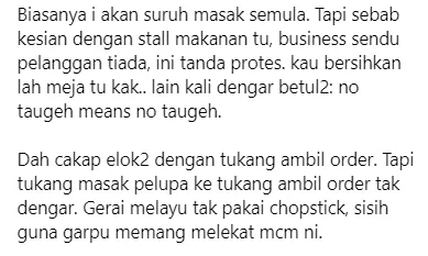 Duh!  Pembeli ini melemparkan makanan tersebut ke atas meja karena di dalamnya terdapat tauge