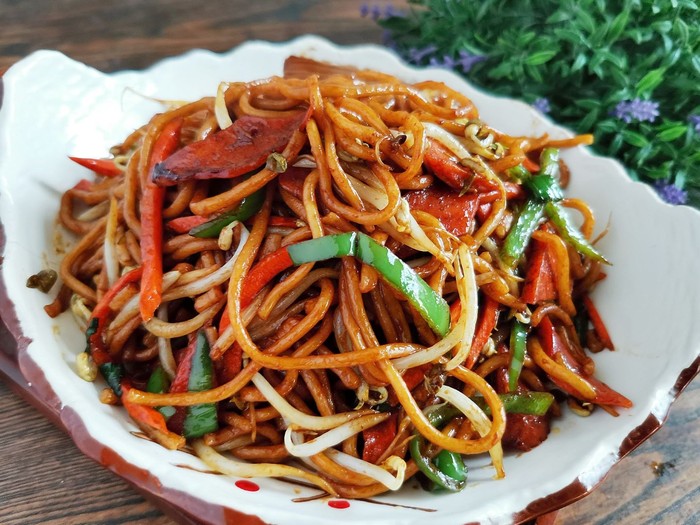 Duh! Pembeli Ini Buang Makanan di Atas Meja karena Ada Taoge di Dalamnya