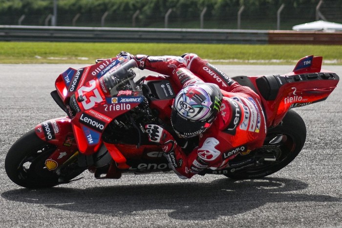 Ducati Lenovo Teams Italian rider Enea Bastianini takes a corner during the first day of the pre-season MotoGP test at the Sepang International Circuit in Sepang on February 6, 2024. (Photo by Mohd RASFAN / AFP)