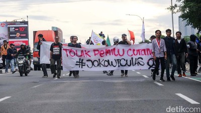 Tolak Pemilu Curang, Mahasiswa Long March ke Istana