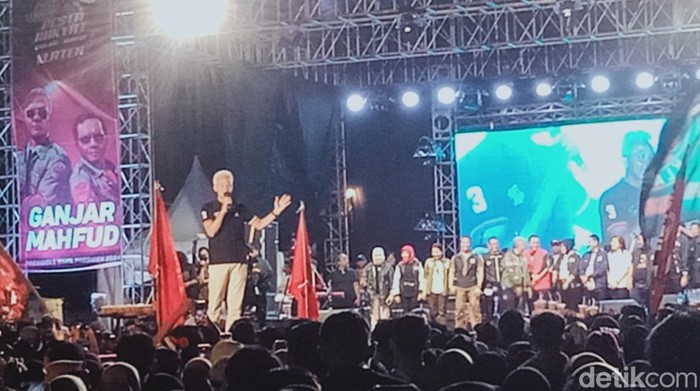 Ganjar Pranowo menghadiri pesta rakyat Ganjar- Mahfud di Lapangan Merdeka, Kecamatan Delanggu, Klaten, Rabu (7/2/2024).