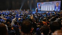 Ini momen saat Presiden Indonesia ke-6 Susilo Bambang Yudhoyono memberikan pidato politiknya di Bekasi, Rabu (7/2/2024).