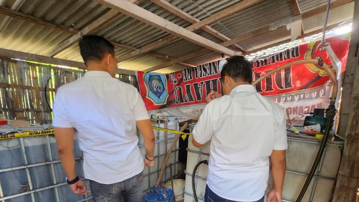 Gudang penimbunan solar di Babat Lamongan digerebek polisi