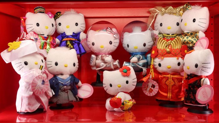 Employees inspect an installation that forms part of Cute, an exhibition which incorporates the Hello Kitty figure, whilst exploring the idea of cuteness in contemporary culture, at Somerset House in London, Britain, February 5, 2024. REUTERS/Toby Melville     TPX IMAGES OF THE DAY
