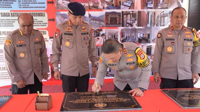 Kapolda Sulteng Irjen Agus Nugroho meresmikan 5 infrastruktur Polri.