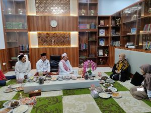 Safari ke Pesantren, Istri Ganjar Disambut Santri dan Bertemu Ulama Banten