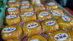 Kemeriahan Pasar Glodok Jelang Imlek, Kue Keranjang dan Jeruk jadi Buruan
