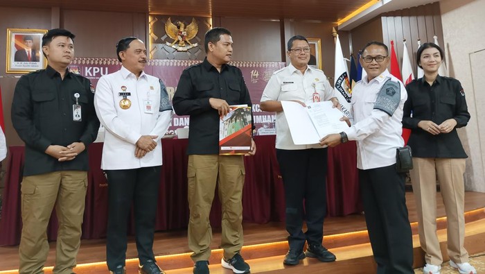 Kanwil Kemenkumham menyerahkan 14.291 data pemilih dari lokasi khusus, lapas dan rutan untuk pemilu 2024 ke KPU DKI Jakarta.  (Devandra Abi-detikcom)