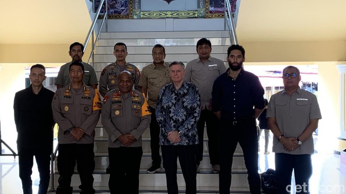 Kapolda Papua Irjen Mathius D Fakhiri usai bertemu dengan Dubes Selandia Baru Kevin Jeffery Burnet di Jayapura.