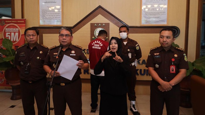 Kejati DIY jumpa pers kasus mafia tanah kas desa Candibinangun, Pakem, Sleman, Rabu (7/2/2024). Lurah Candibinangun ditetapkan sebagai tersangka.