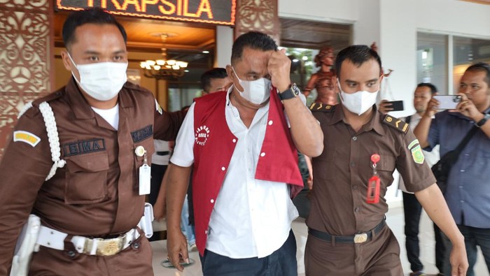 Kejati DIY jumpa pers kasus mafia tanah kas desa Candibinangun, Pakem, Sleman, Rabu (7/2/2024). Lurah Candibinangun ditetapkan sebagai tersangka.