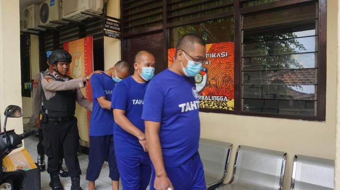 Ketiga tersangka pencurian bahan baku wig diamankan tim Sat Reskrim Polres Purbalingga, Rabu (7/2/2024).