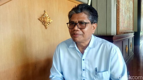 Ketua MDA Kota Denpasar A.A Ketut Sudiana saat ditemui di kantor DPRD Provinsi Bali, Jalan Dr. Kusuma Atmaja, Denpasar, Bali pada Rabu (7/2/2024). (Ni Made Lastri Karsiani Putri-detikBali)