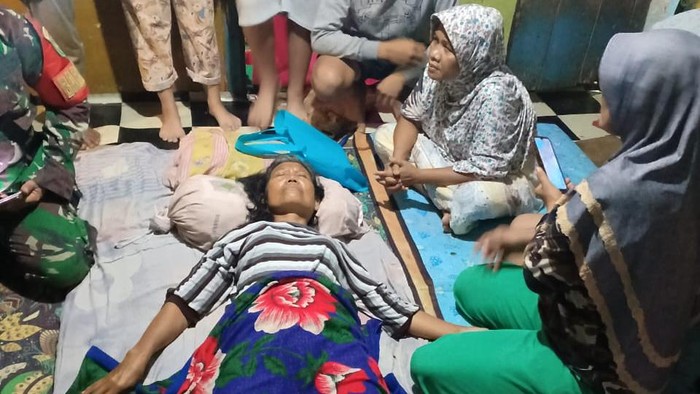 Kondisi ER dan AL saat dirawat di rumahnya.