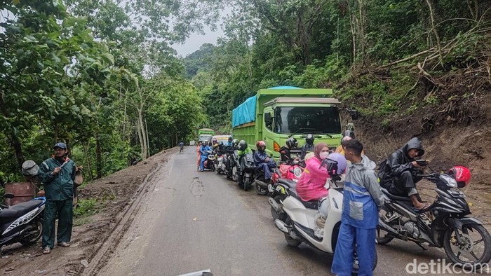 Kondisi kemacetan di Jalan Poros Maros-Bone, tepatnya di wilayah Tompo Ladang.