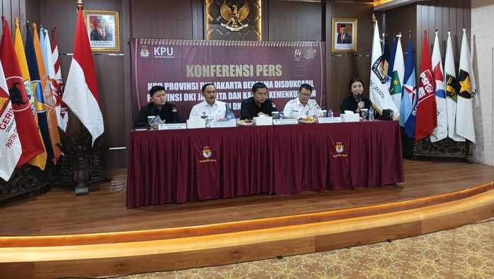 Konferensi pers Dinas Dukcapil DKI Jakarta dengan KPU DKI Jakarta.