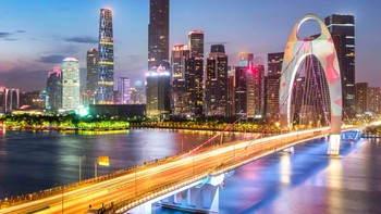 Guangzhou. Guangzhou merupakan kota terbesar ketiga di China, setelah Shanghai dan Beijing. Kota ini merupakan pelabuhan aktif terbesar di dunia dan memiliki lebih banyak aktivitas maritim komersial dibandingkan tempat lain. Foto: via A-Z Animals