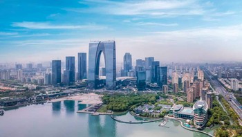 Suzhou. Suzhou menempati peringkat 50 besar dunia dalam hal penelitian ilmiah. Konstruksi kota yang indah serta kurangnya polusi udara dan kemacetan telah menjadikan kota ini dijuluki Venesia dari Timur. Foto: via A-Z Animals