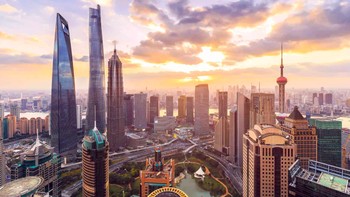 Shangai. Shanghai adalah kota terpadat di China dan salah satu kota terpadat di dunia. Dalam banyak hal, Shanghai menawarkan gambaran masa depan ketika kota-kota berubah menjadi metropolitan. Foto: via A-Z Animals