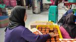 Kue Keranjang Kerucut Asal Cirebon Banjir Pesanan Jelang Imlek