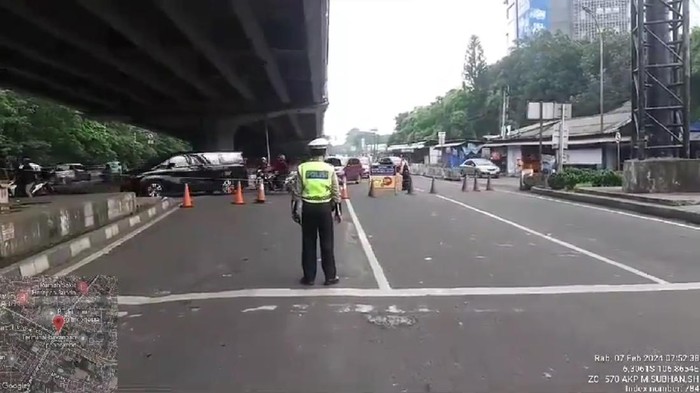 Lalin di Jl Raya Bogor Arah Jagakarsa Dialihkan Sementara