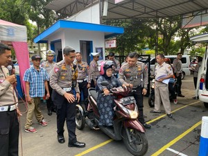 Sat Lantas Polresta Malang Kota Fasilitasi Disabilitas Lewat Lintas Batas