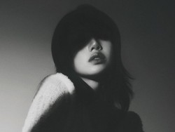 Lisa BLACKPINK Unggah Poster Coming Soon, Diduga Comeback dan Bikin Agensi