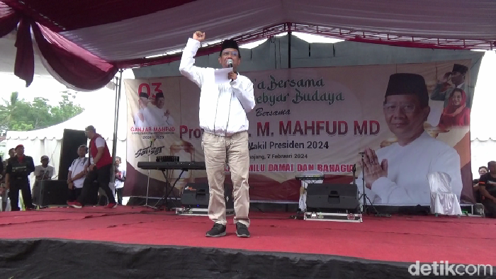Mahfud Md saat kampanye di Lumajang kritik bansos yang disalurkan pemerintah.