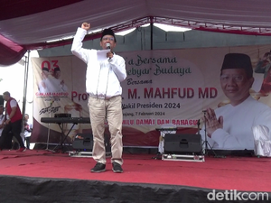 Kampanye di Lumajang, Mahfud Kritik Pembagian Bansos Tak Tepat Sasaran