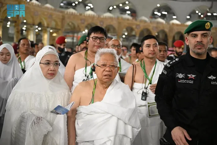 Wapres Ma'ruf Amin umrah bersama istri, Selasa (6/2/2024).
