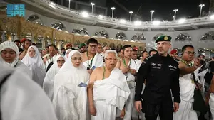 Potret Wapres Tunaikan Umrah di Sela Lawatan ke Abu Dhabi-Saudi
